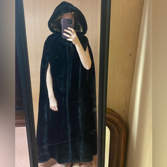 Vintage Velvet Hooded Opera Coat/ Cape - Picture 3 of 16